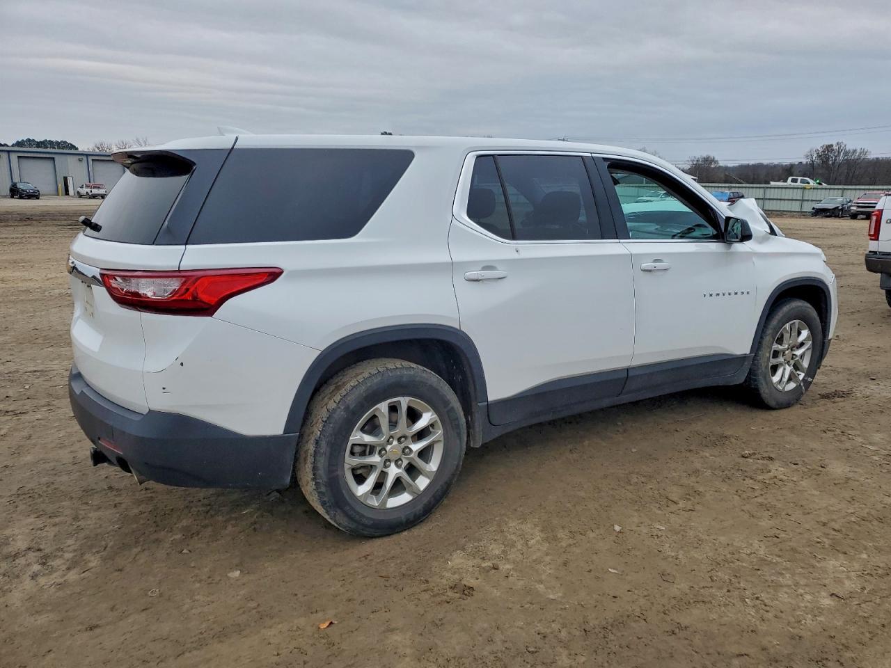 2019 Chevrolet Traverse Ls - Фото 3