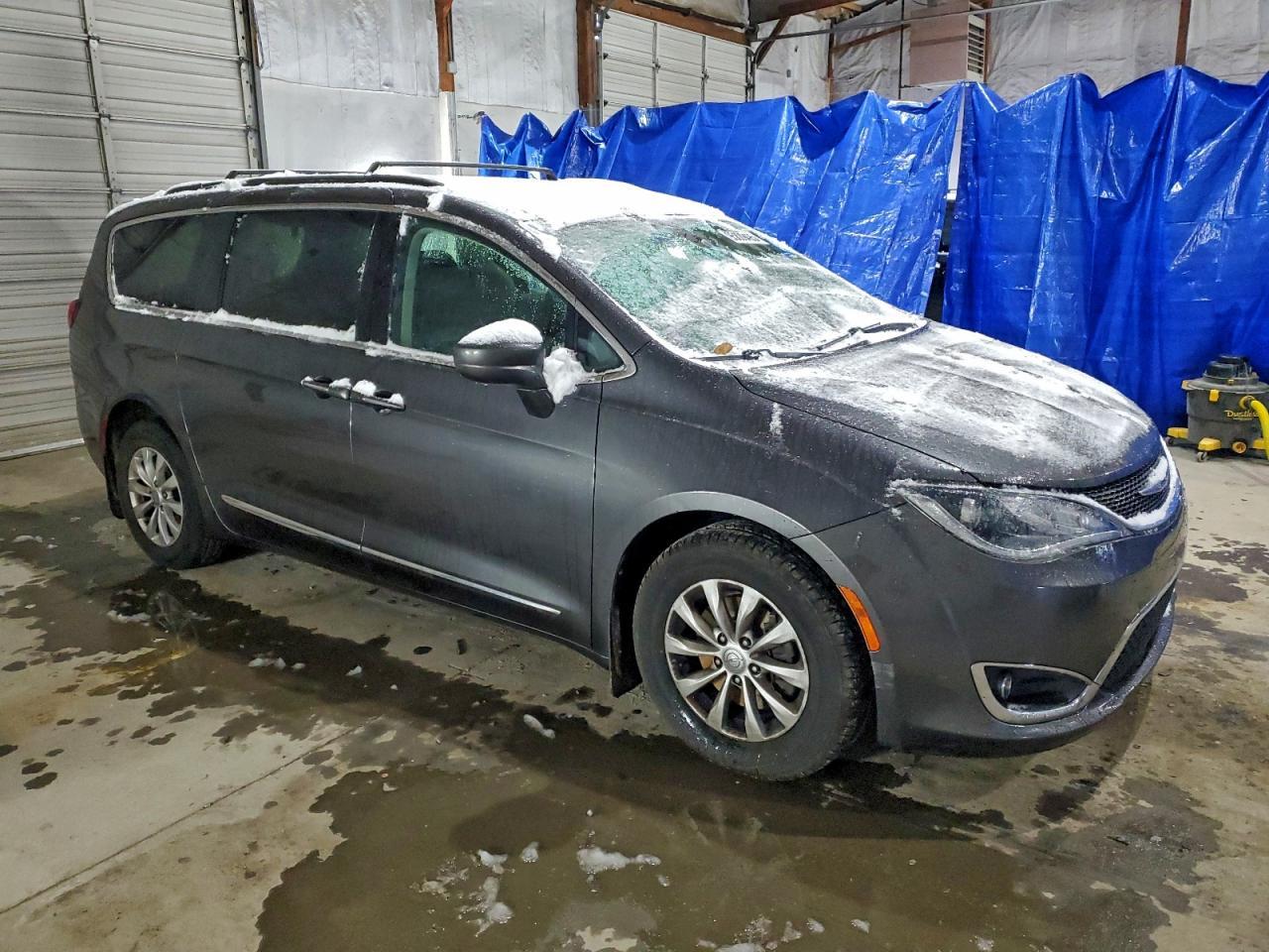 2017 Chrysler Pacifica Touring L - Фото 4