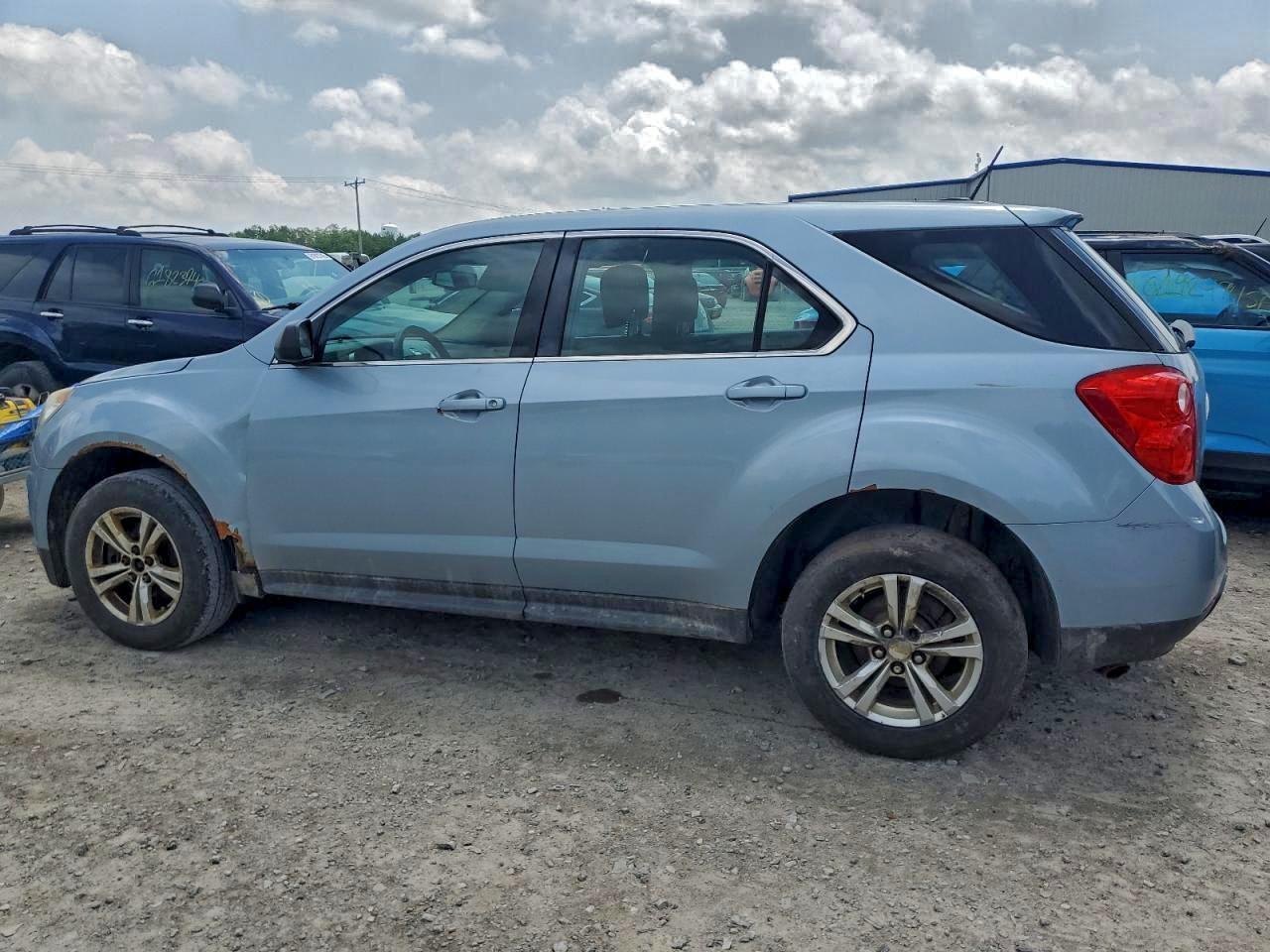 2015 Chevrolet Equinox Ls - Image 2