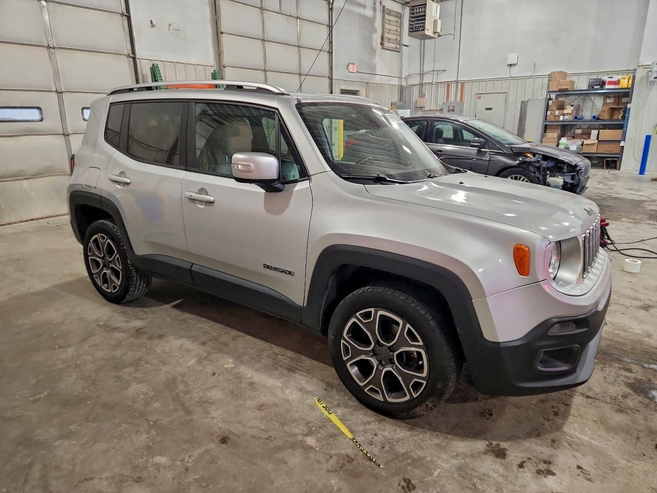 2015 Jeep Renegade Limited - Image 4