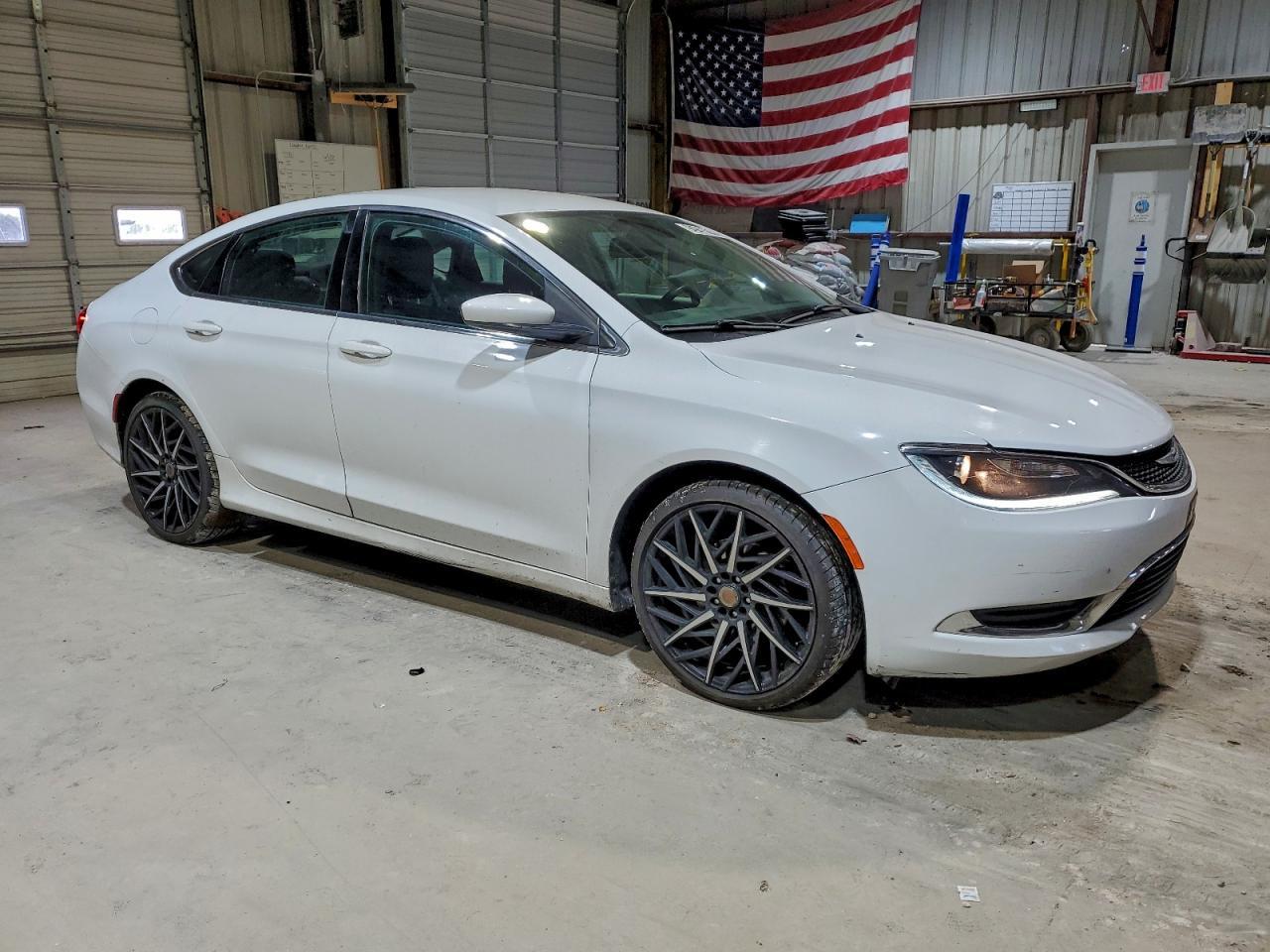 2015 Chrysler 200 Limited - Фото 4