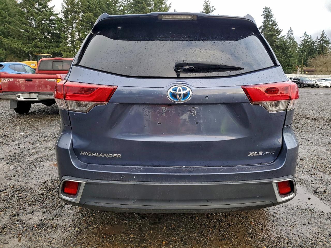 2019 Toyota Highlander Hybrid Limited - Image 6