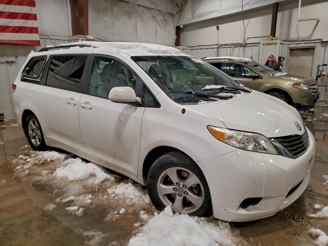 2011 Toyota Sienna Le - Фото 4