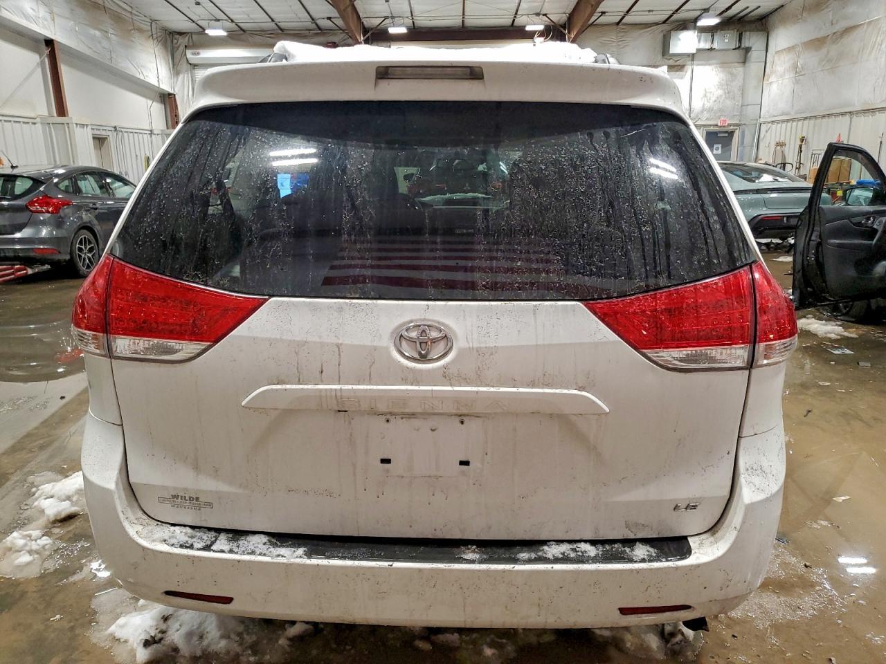 2011 Toyota Sienna Le - Фото 6