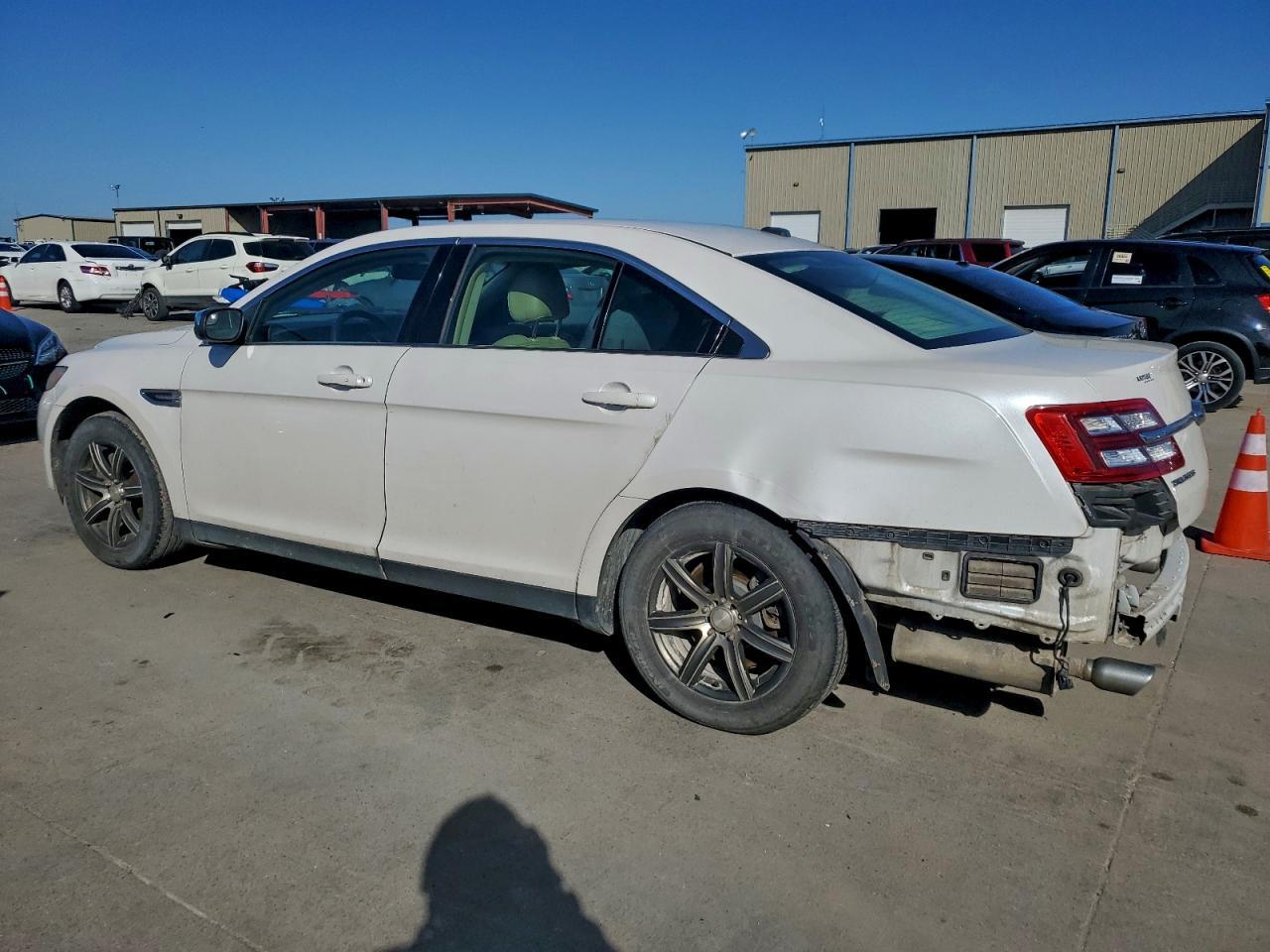 2014 Ford Taurus Limited - Фото 2