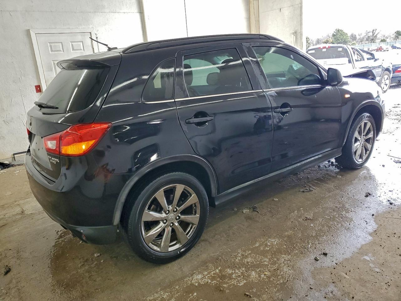 2013 Mitsubishi Outlander Sport Le - Image 3