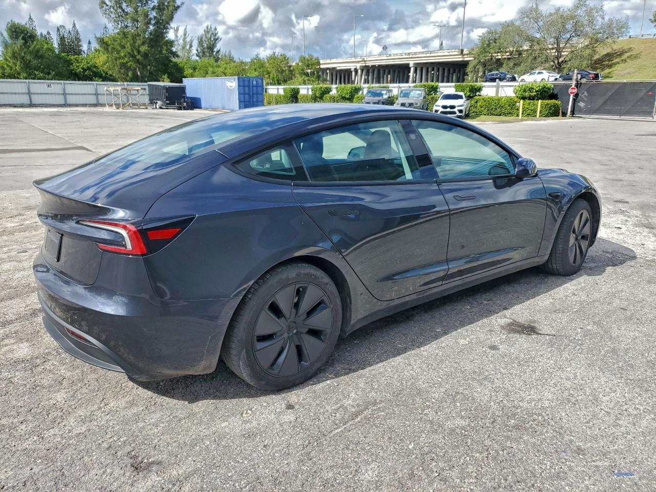 2024 Tesla Model 3 - Фото 3