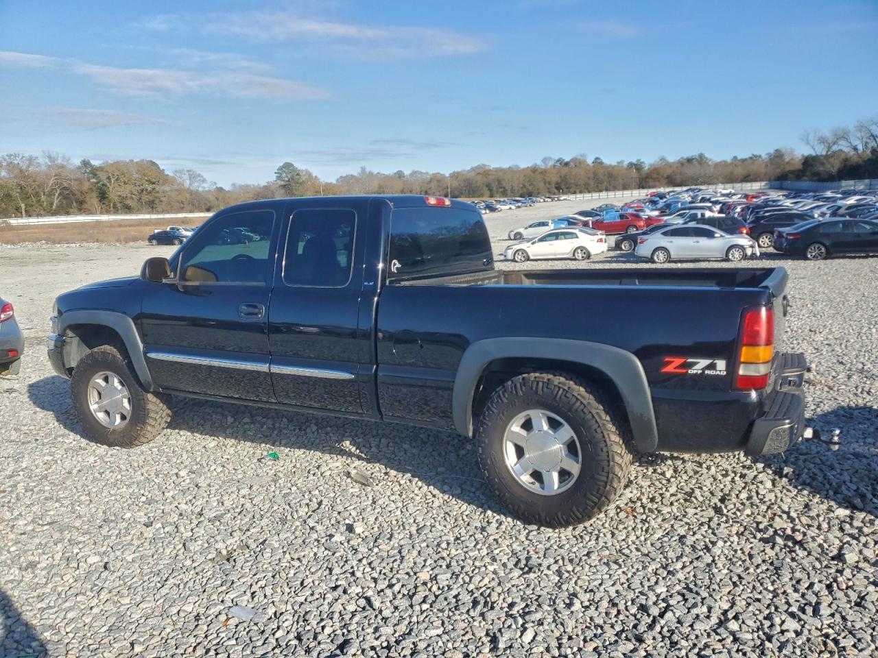 2005 GMC Sierra 1500 - Image 2