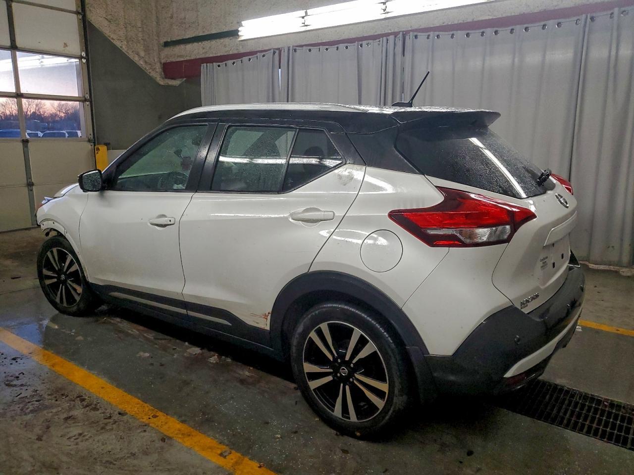 2020 Nissan Kicks Sr - Image 2