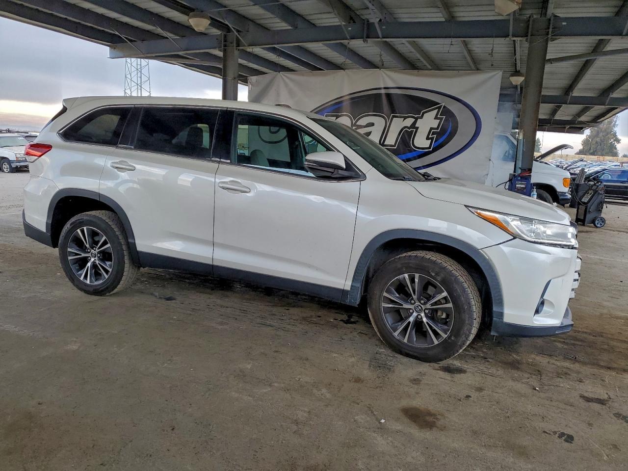 2019 Toyota Highlander Le - Фото 4