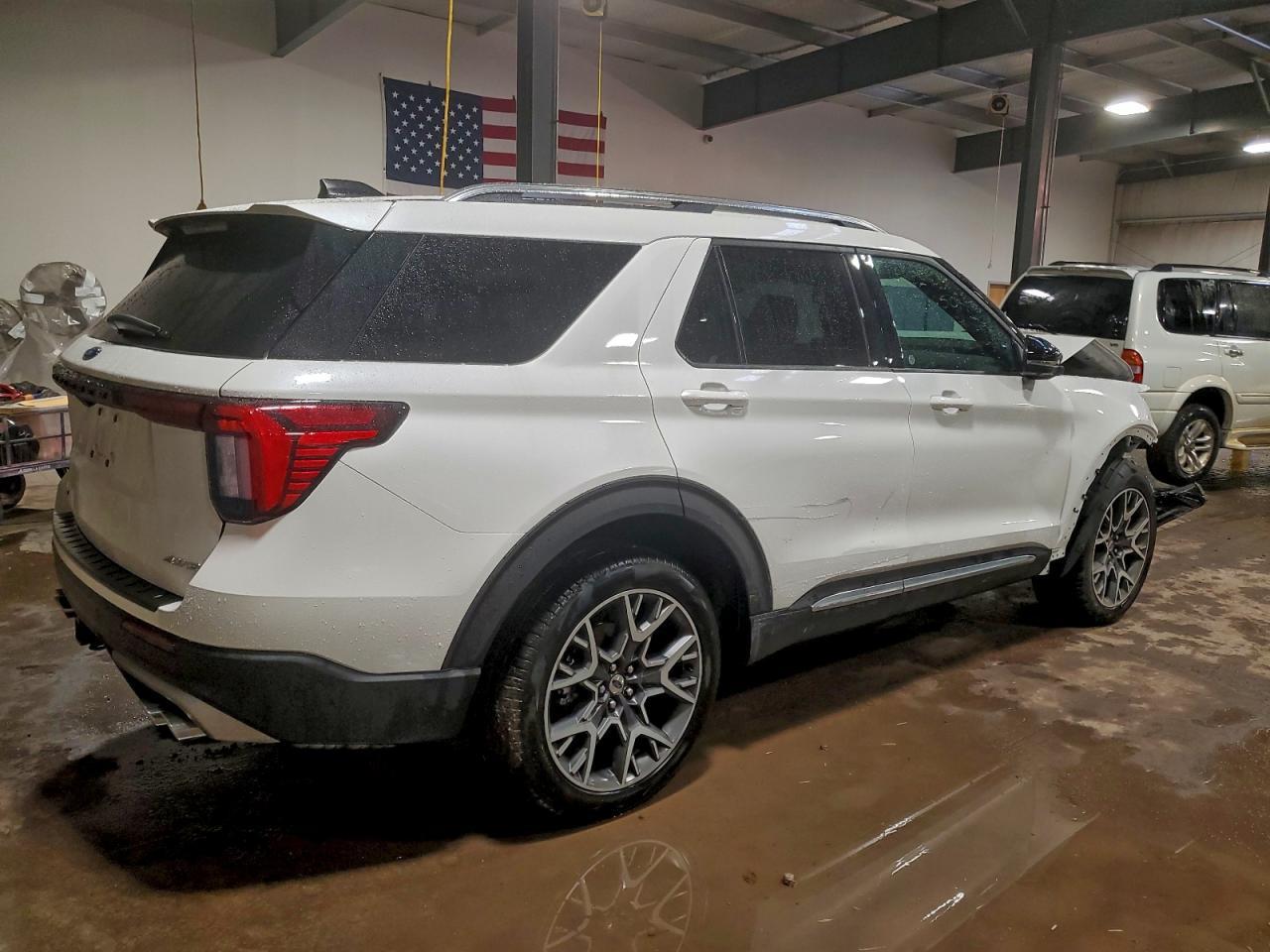 2025 Ford Explorer Platinum - Фото 3