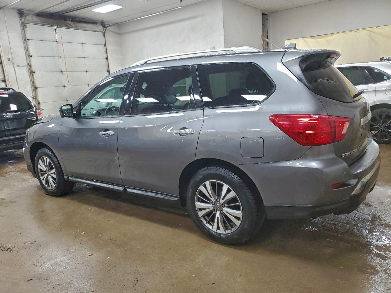 2019 Nissan Pathfinder S - Image 2