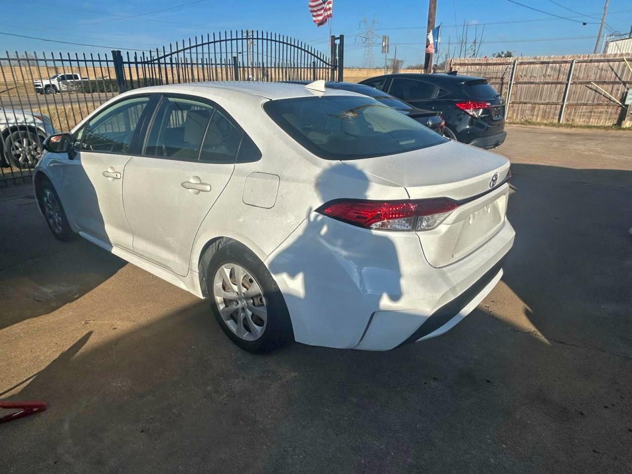 2020 Toyota Corolla Le - Image 3