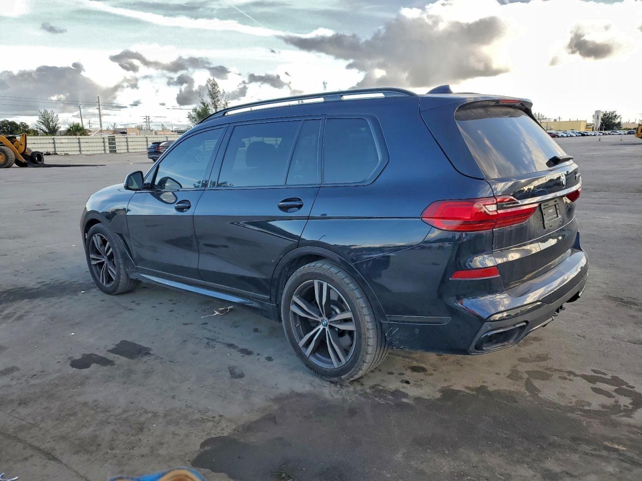 2021 BMW X7 M50I - Image 2
