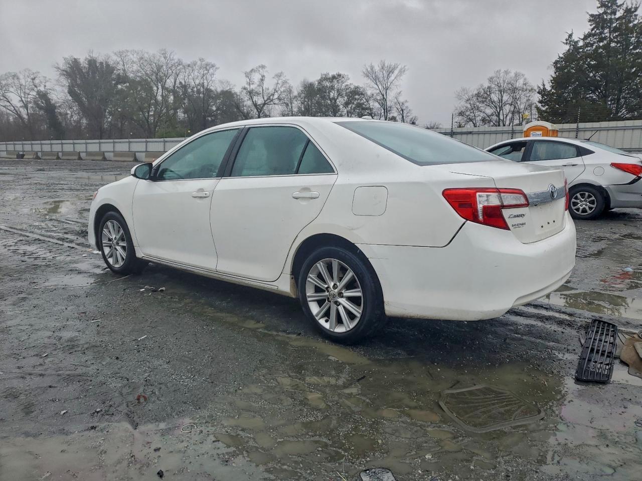 2014 Toyota Camry L - Фото 2
