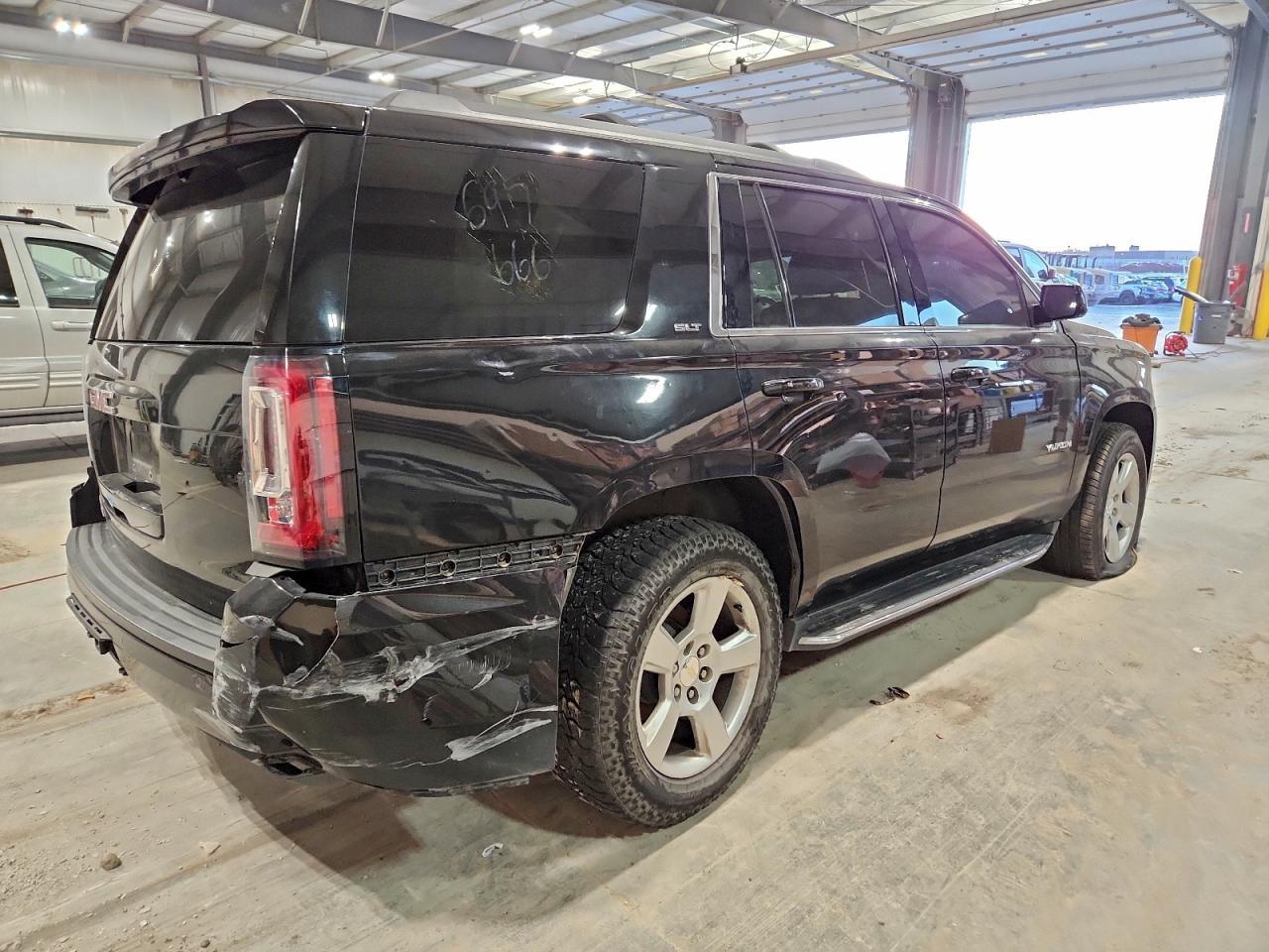 2017 GMC Yukon Slt - Фото 3