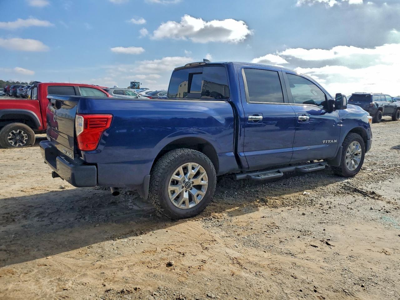 2024 Nissan Titan Pro-4X - Фото 3