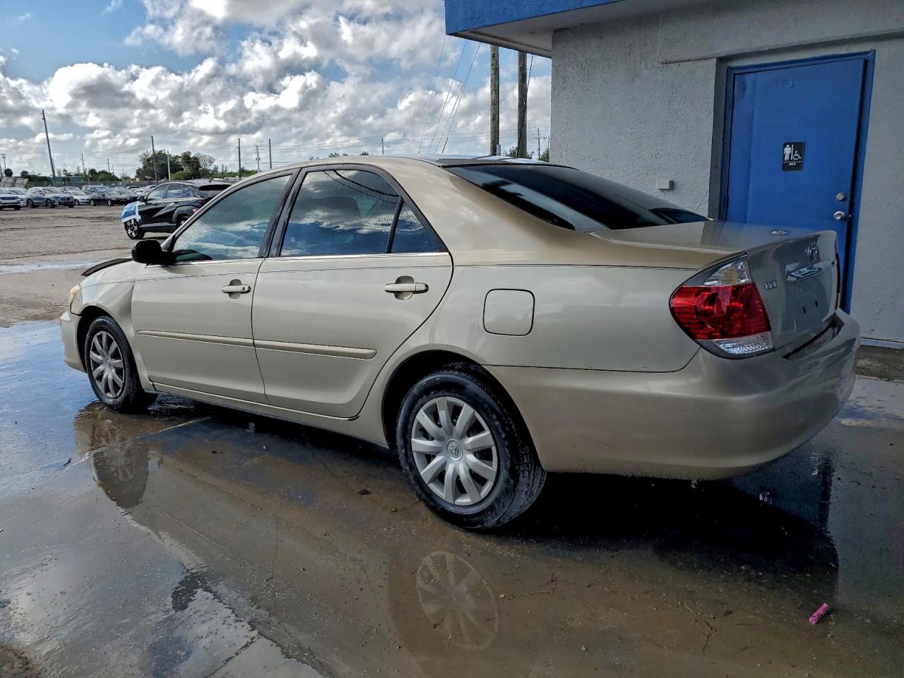 2005 Toyota Camry Le - Фото 2