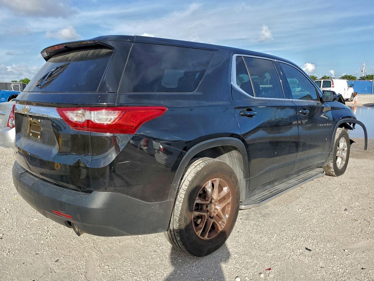 2020 Chevrolet Traverse Ls - Image 3