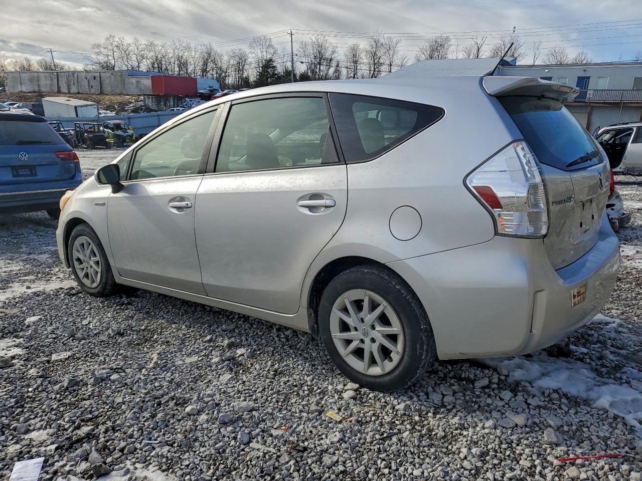 2013 Toyota Prius V - Фото 2