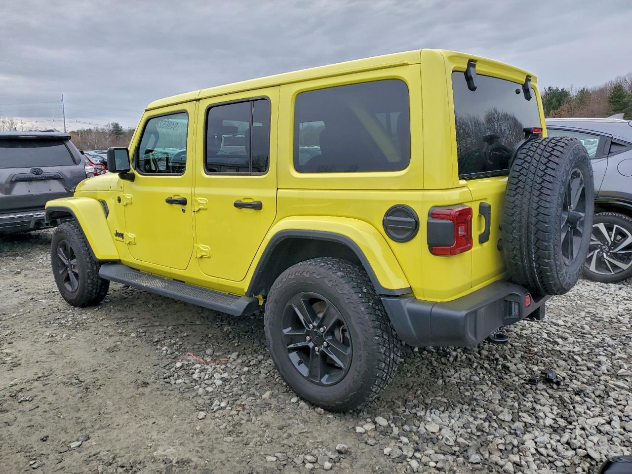 2023 Jeep Wrangler Sahara - Фото 2