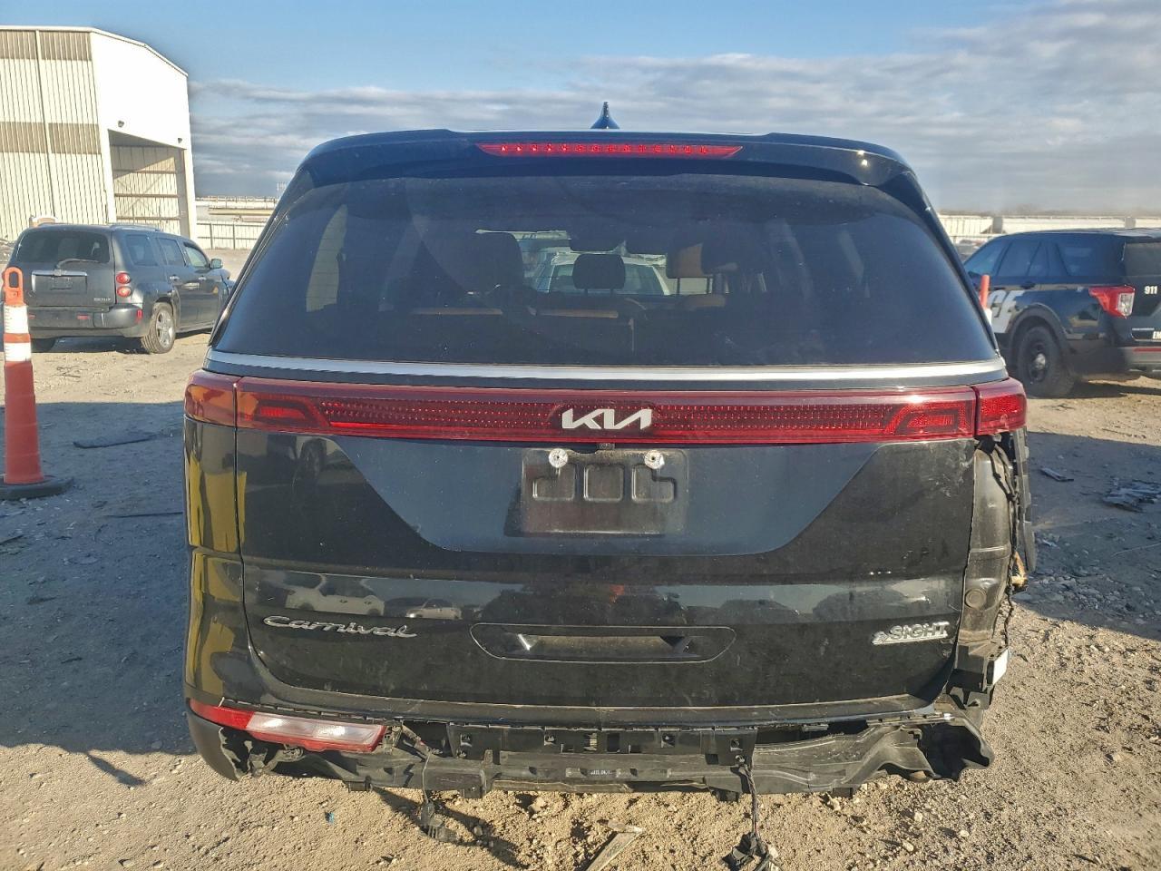 2022 Kia Carnival Lx - Image 6
