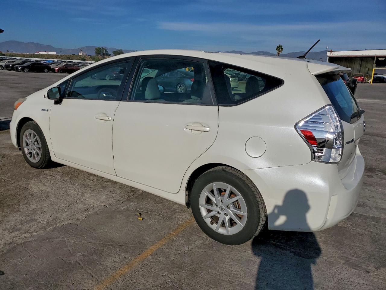 2014 Toyota Prius V - Фото 2