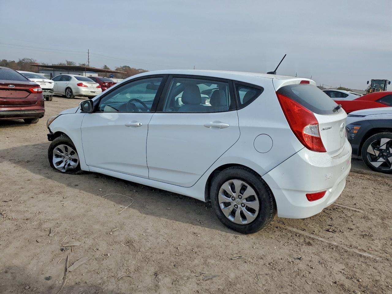 2017 Hyundai Accent Se - Фото 2