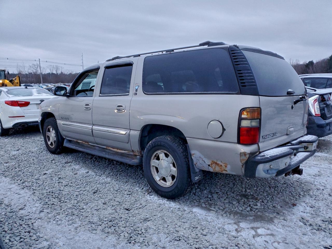 2005 GMC Yukon Xl K1500 - Image 2