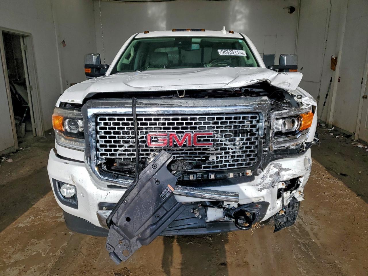 2015 GMC Sierra K2500 Denali - Image 5