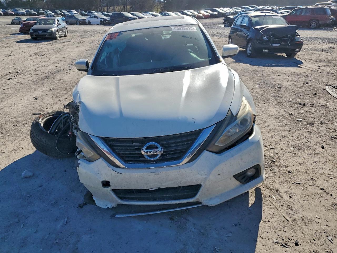 2017 Nissan Altima 2.5 - Image 5
