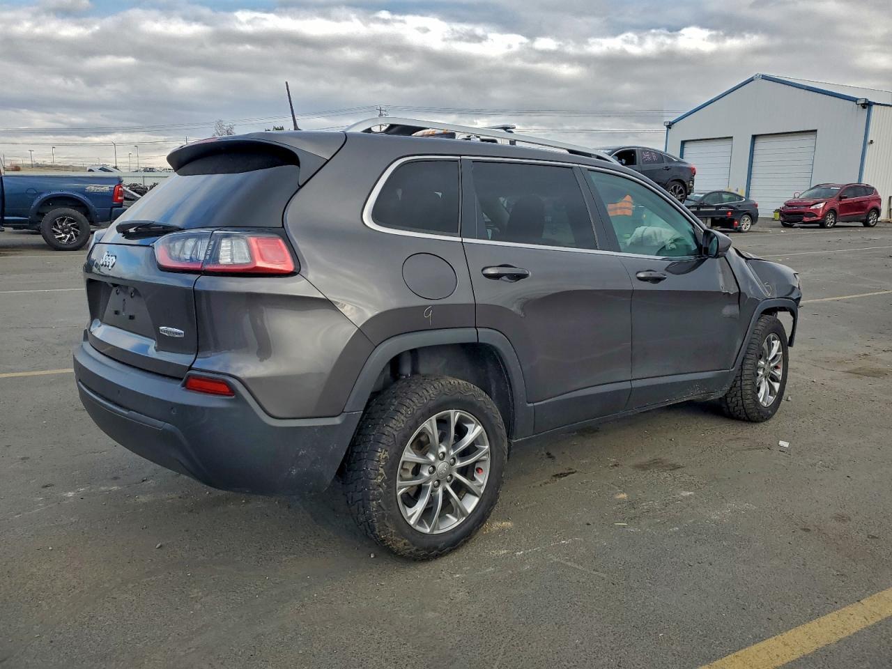 2019 Jeep Cherokee Latitude Plus - Image 3