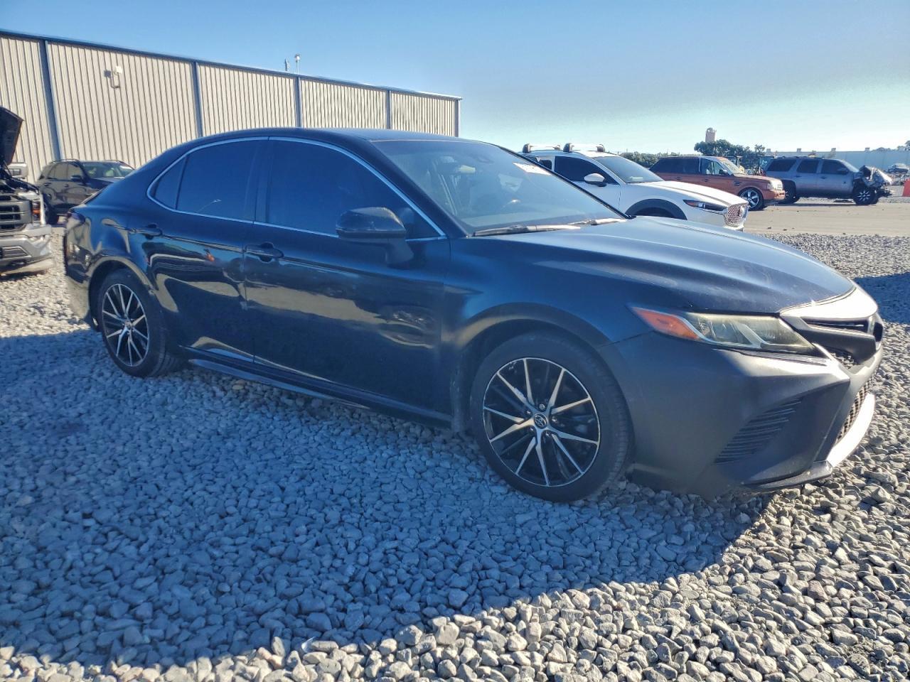 2020 Toyota Camry Se - Фото 4