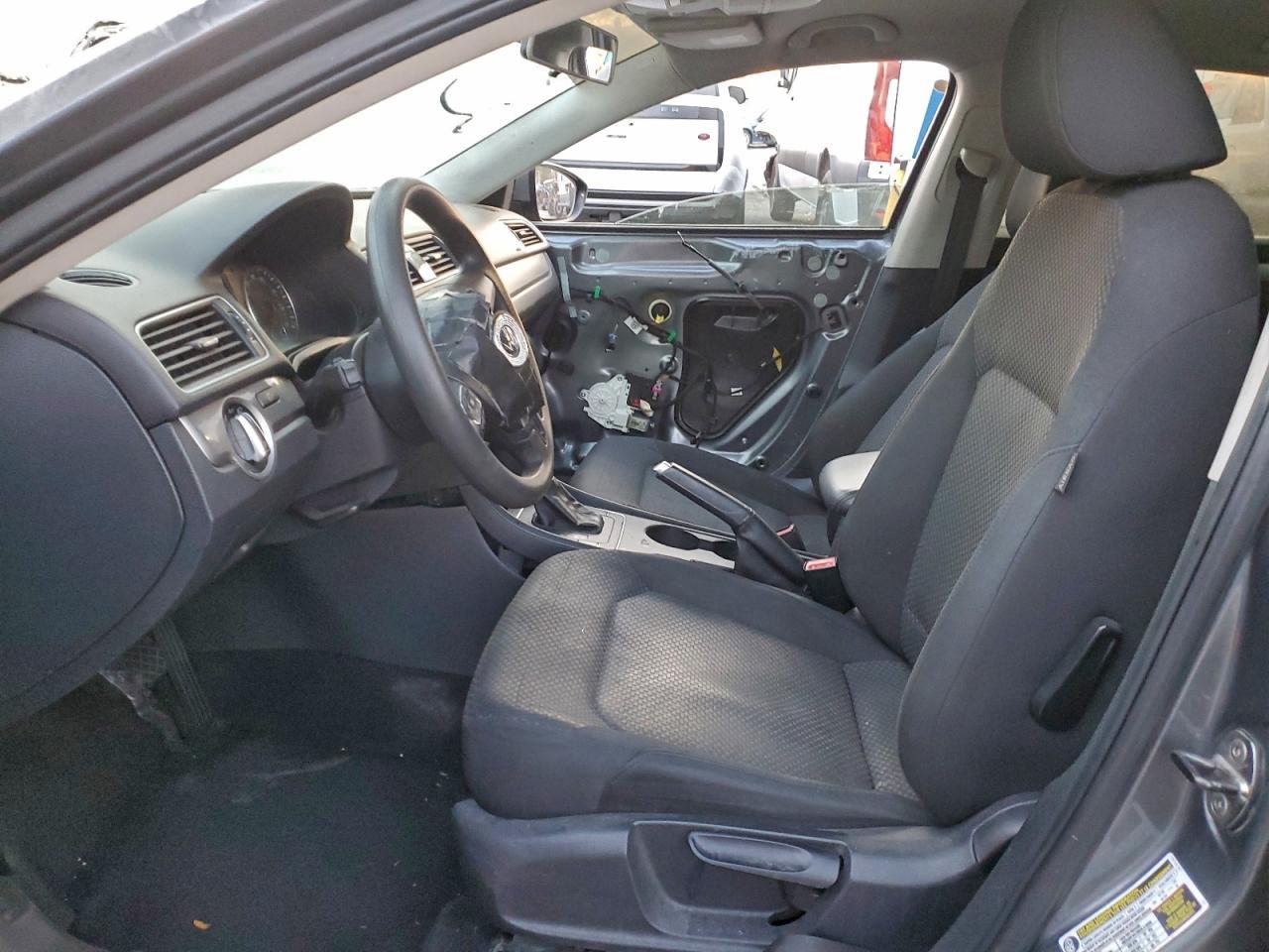 2012 Volkswagen Passat S - Фото 7