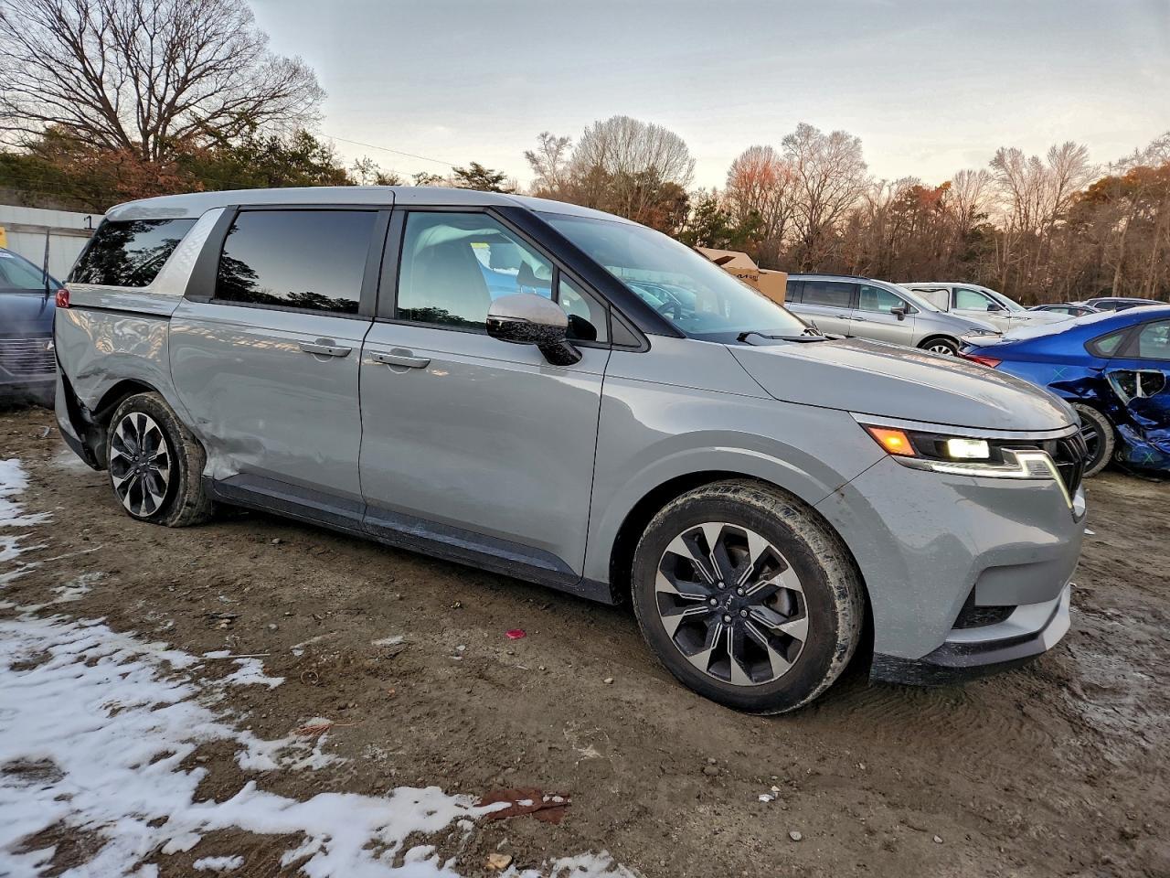 2024 Kia Carnival Ex - Image 4