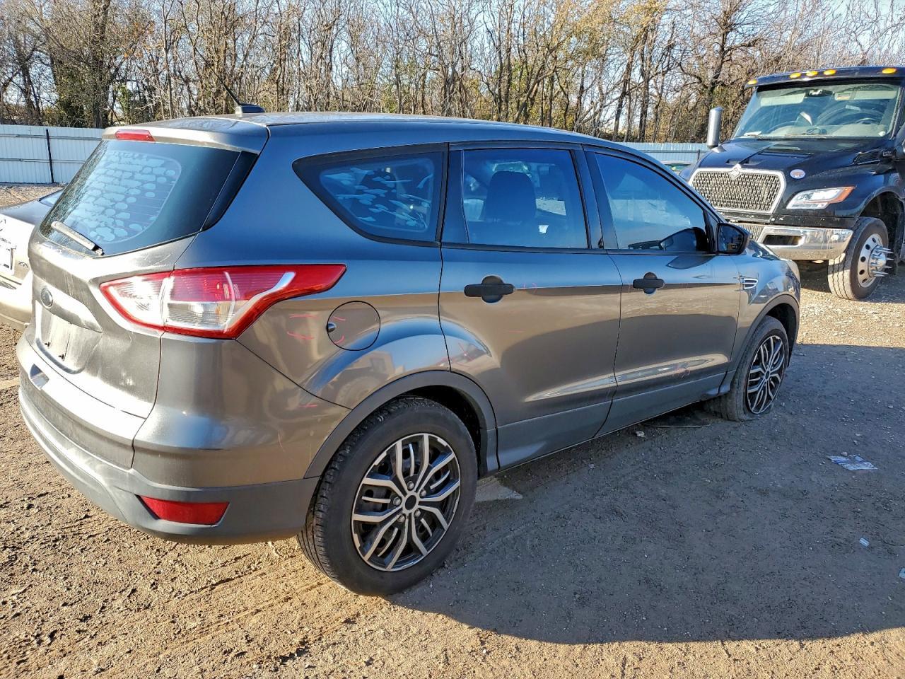 2014 Ford Escape S - Image 3