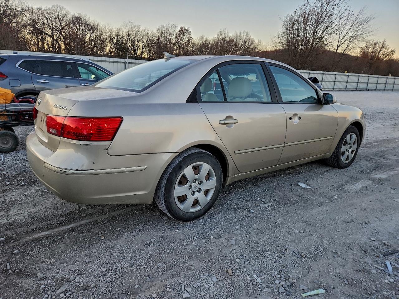 2010 Hyundai Sonata Gls - Image 3