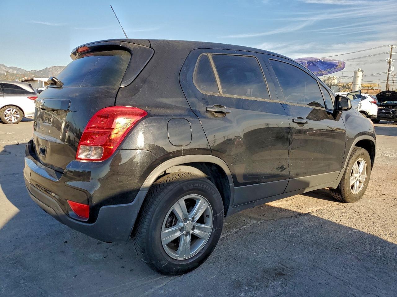 2017 Chevrolet Trax Ls - Image 3