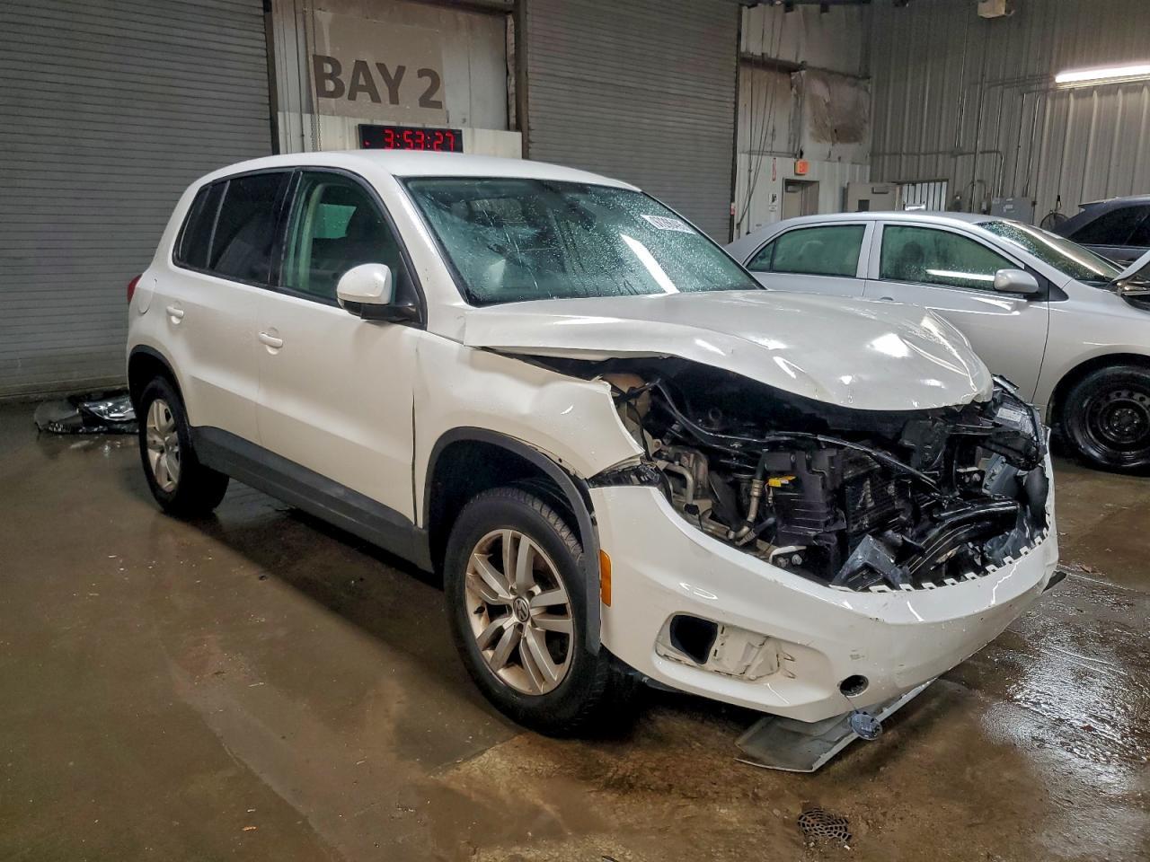2013 Volkswagen Tiguan S - Фото 4