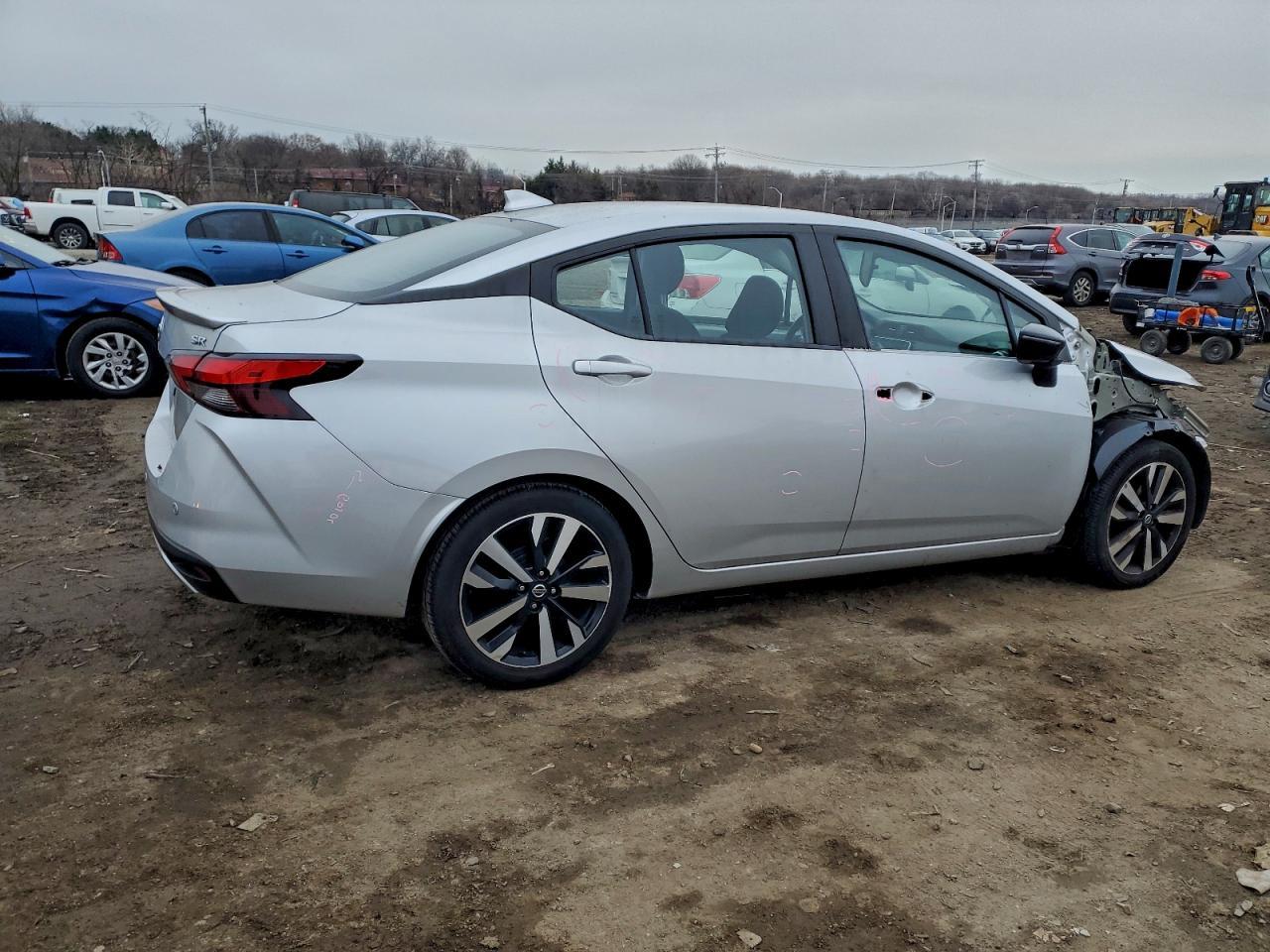 2022 Nissan Versa Sr - Фото 3