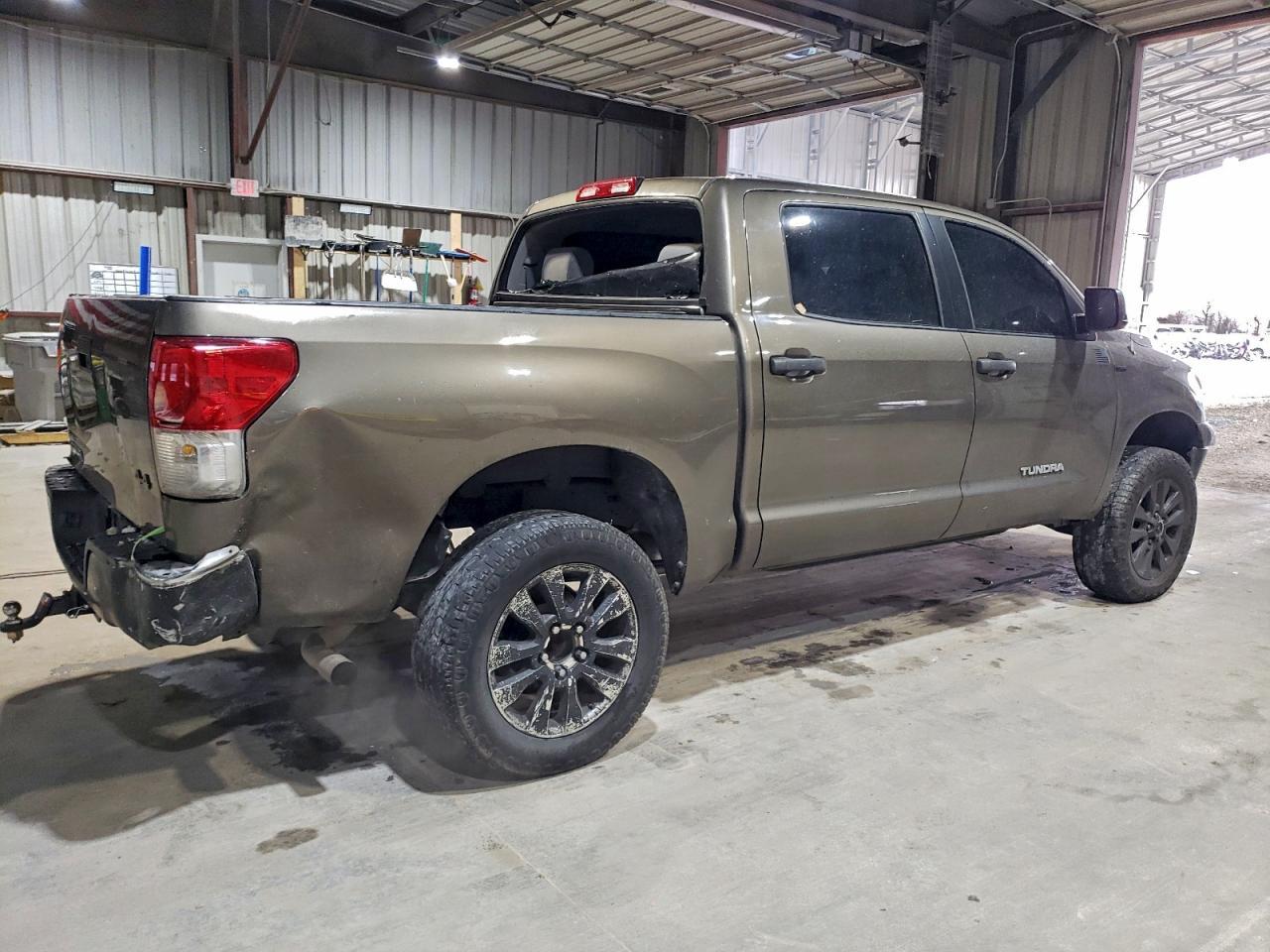 2011 Toyota Tundra Crewmax Sr5 - Image 3