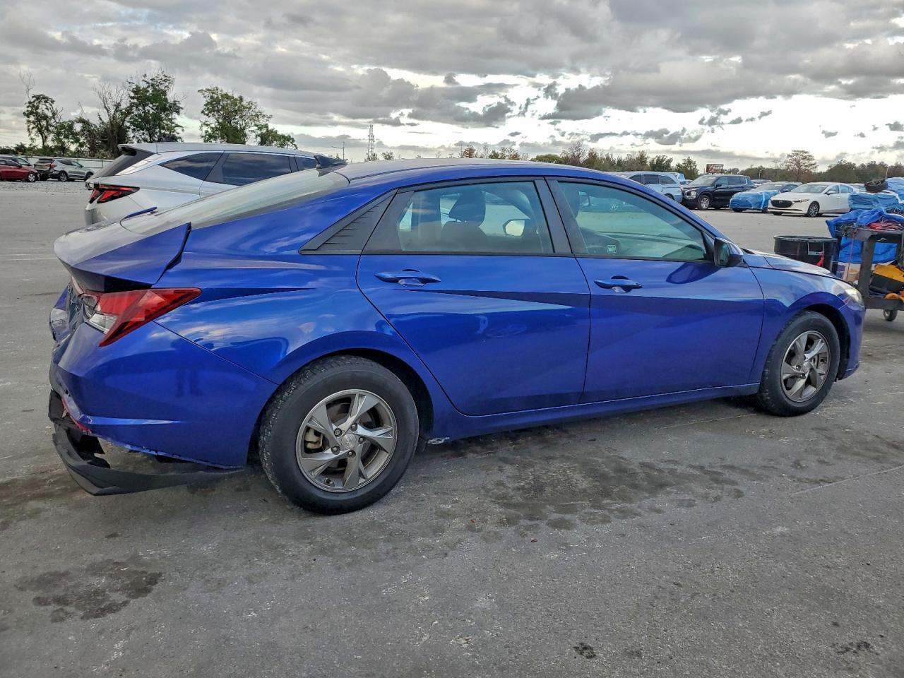 2021 Hyundai Elantra Se - Фото 3