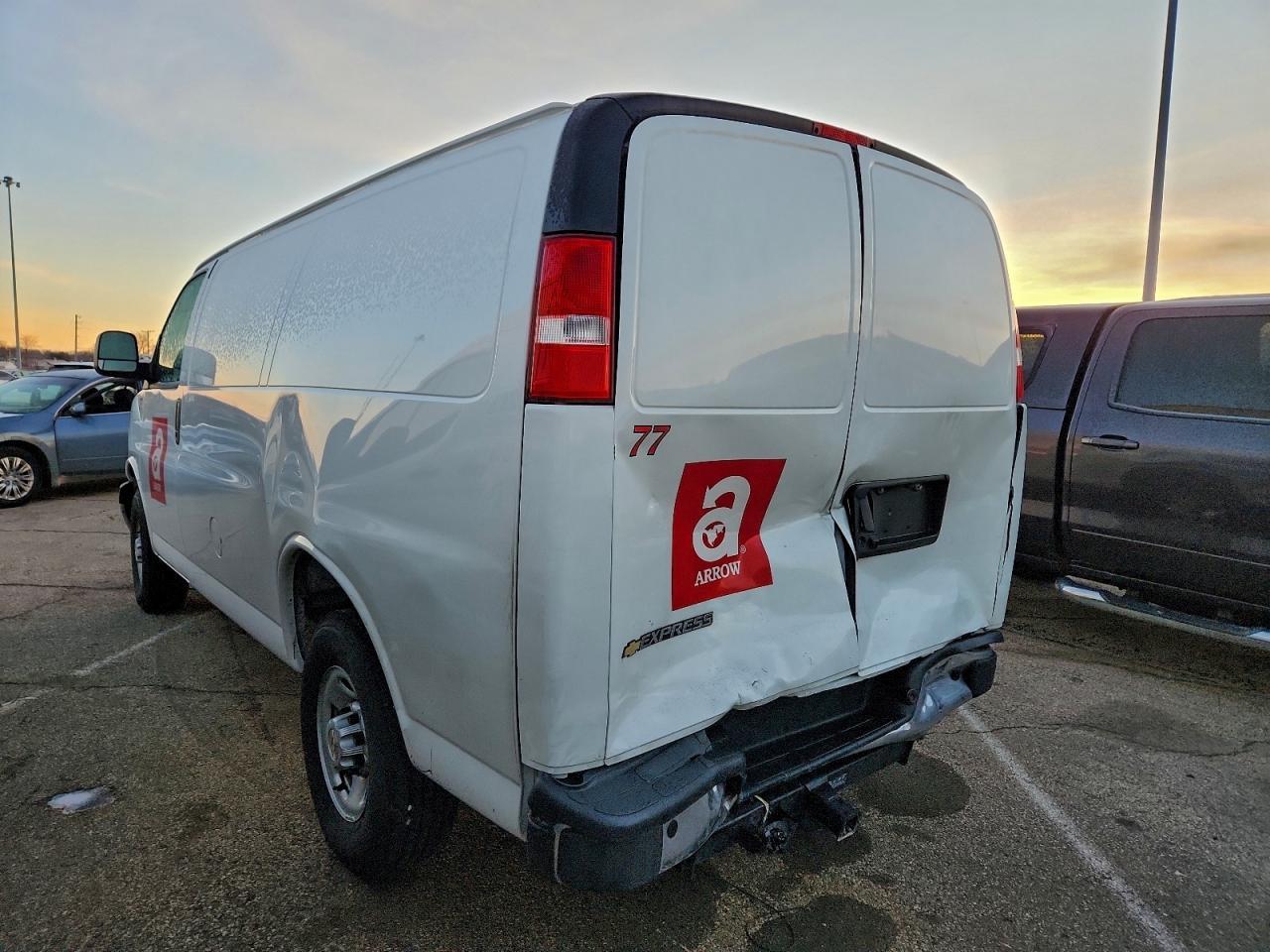 2025 Chevrolet Express G2500 Delivery Van - Фото 2