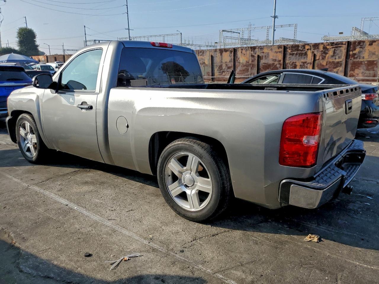 2008 Chevrolet Silverado C1500 - Фото 2