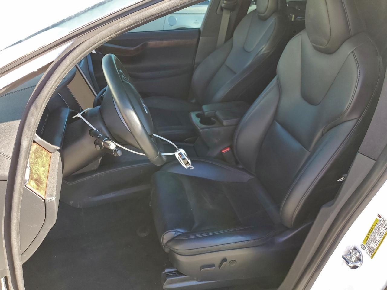 2021 Tesla Model X - Фото 7