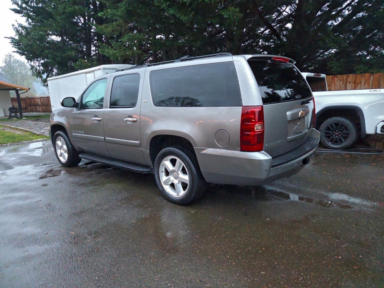 2007 Chevrolet Suburban K1500 - Image 3