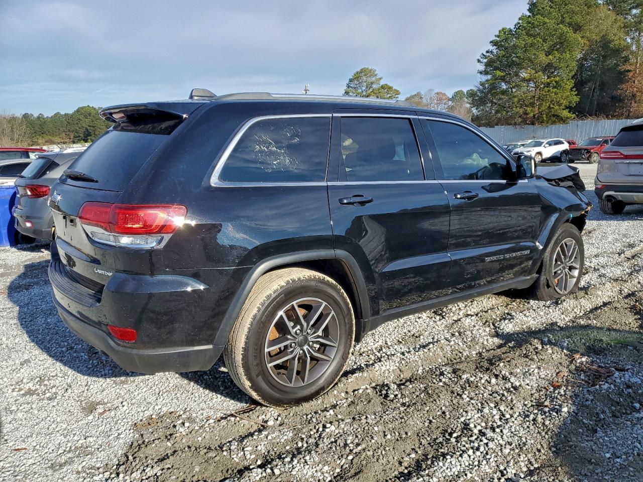 2020 Jeep Grand Cherokee Laredo - Image 3