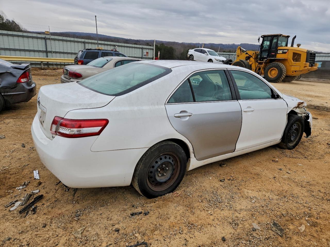 2011 Toyota Camry Base - Фото 3