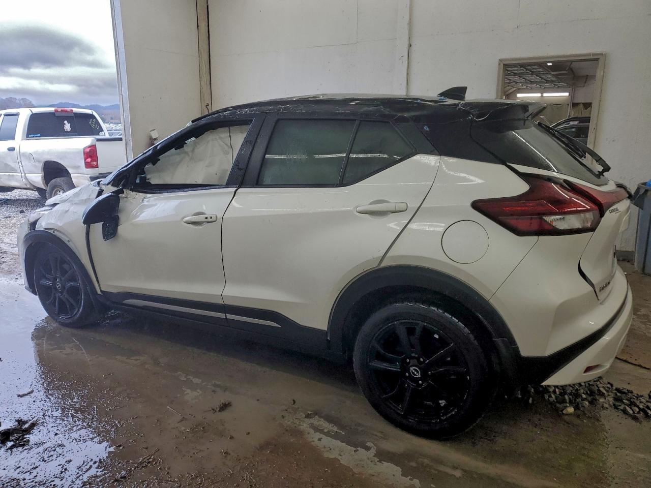 2023 Nissan Kicks Sr - Фото 2