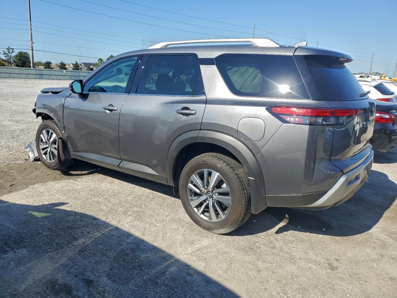 2025 Nissan Pathfinder Sl - Image 2